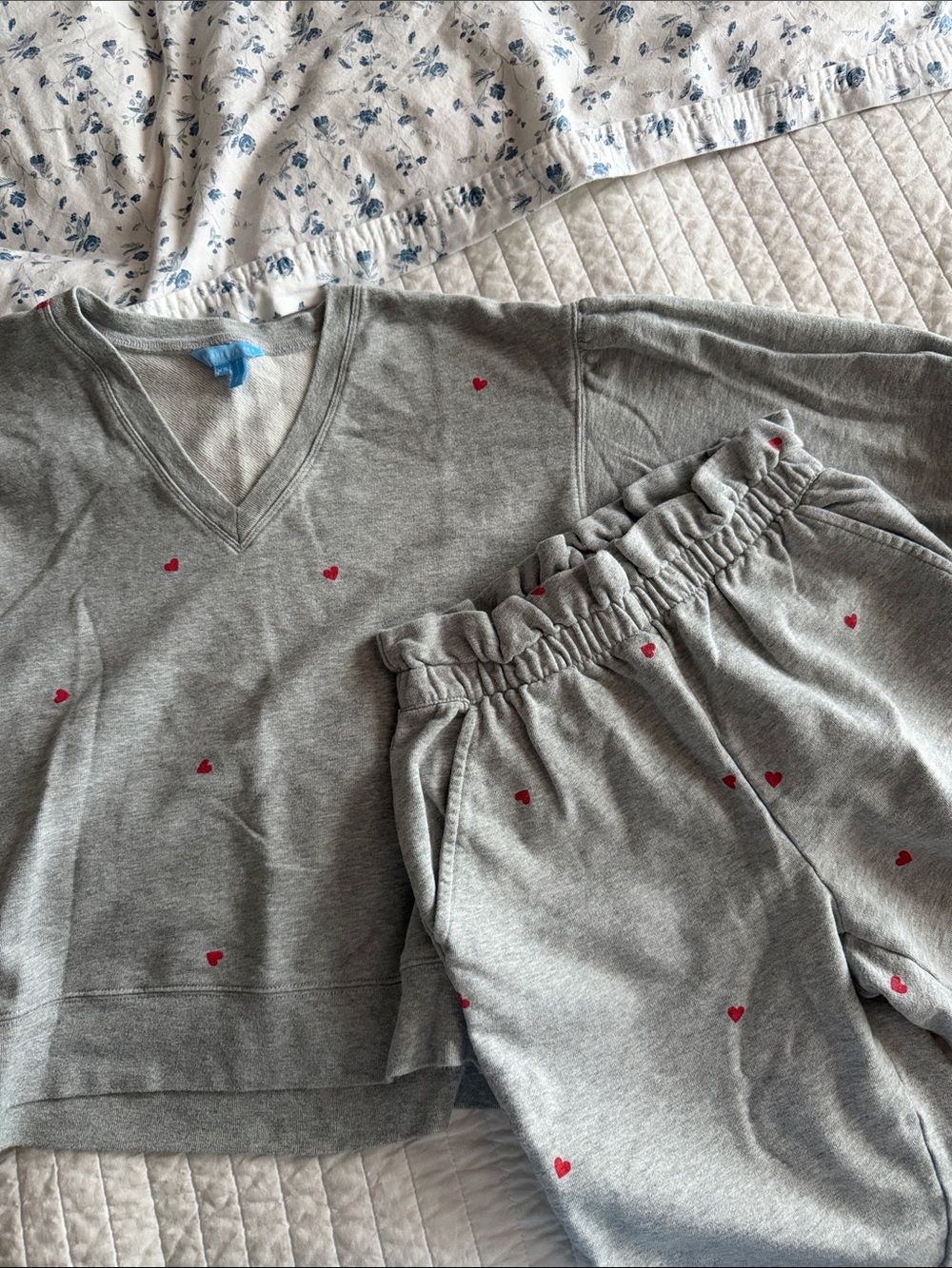 Draper James 100% cotton Gray Sweatshirt/Sweatpants set with Red Heart Motif